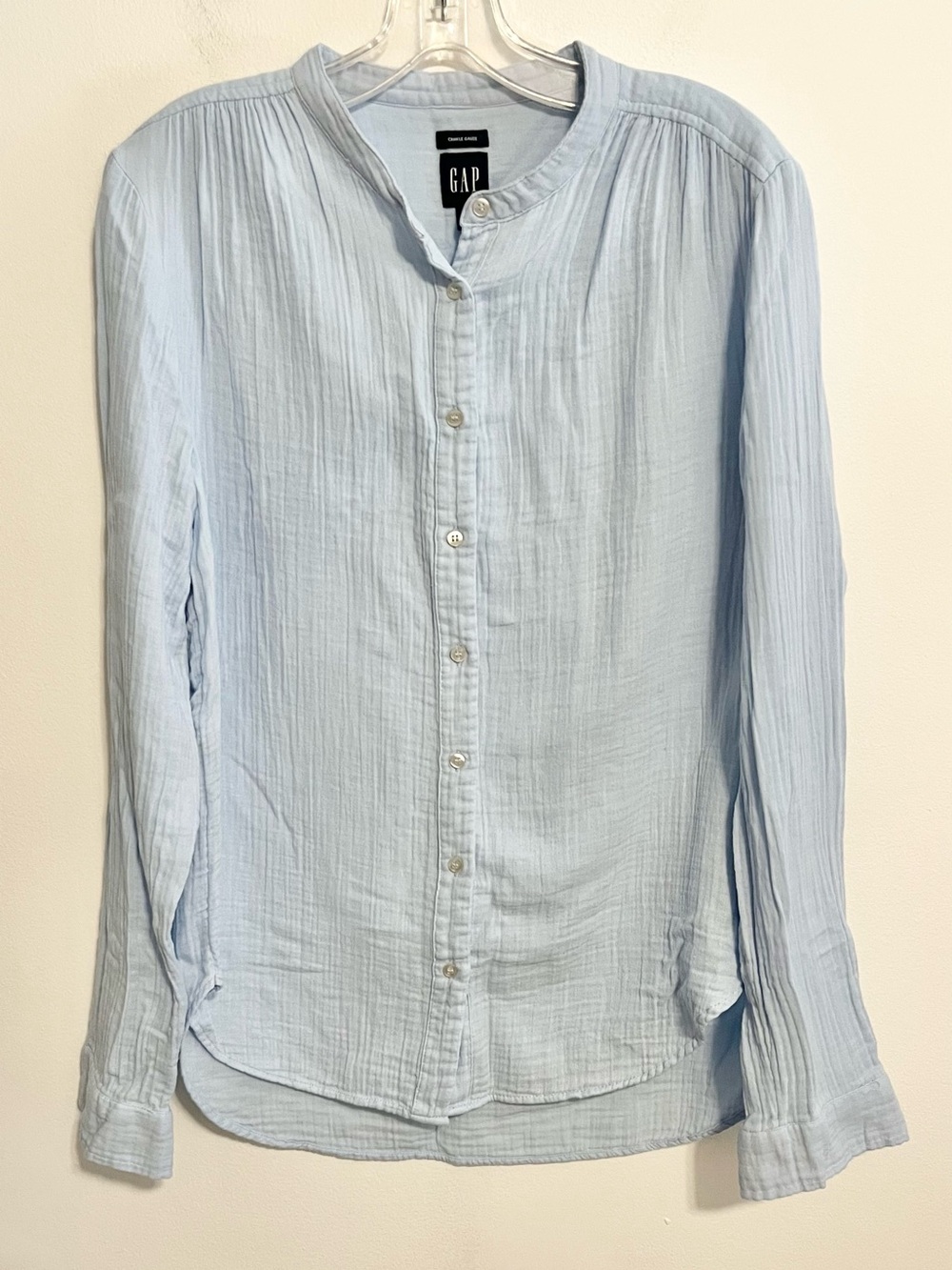 Gap Cotton Crinkle Gauze Button Front Collarless Shirt Light Blue. Size MedTall